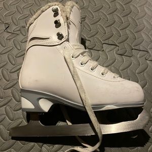 Girls soft skate ice skates 13J